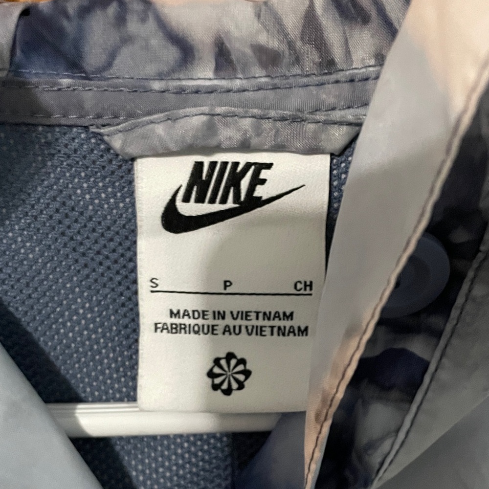 Nike Jacket - Picture 3 of 5